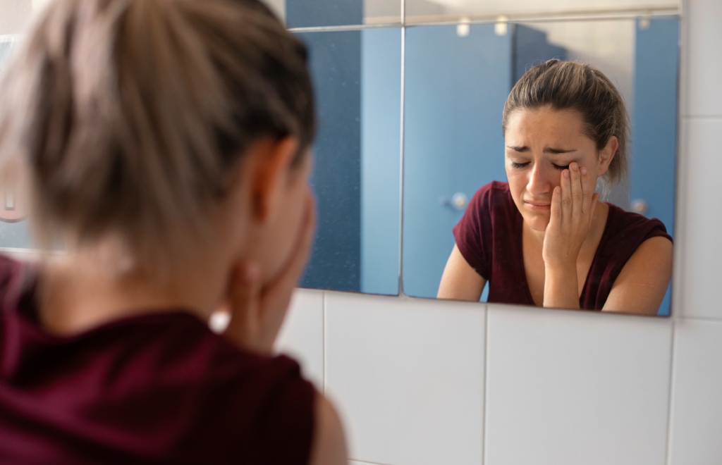 Por que copiar rotina de influencer pode destruir seu cabelo